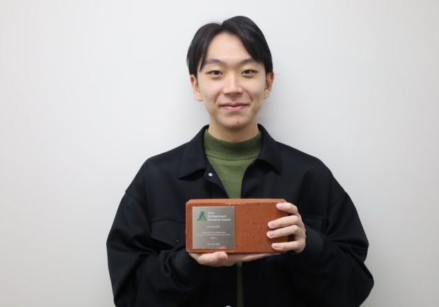 M2・深津壮さんがArea Management Research Award 2025研究報告部門を受賞!