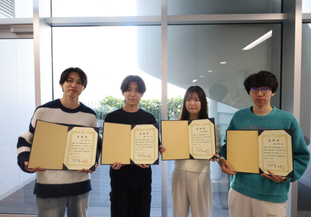 M1・細矢瑞稀さん、吉田明斗さん、B4・清水とおるさん、室田悠介さんが日本大学理工学術賞『令和7年度学会・協会賞』受賞